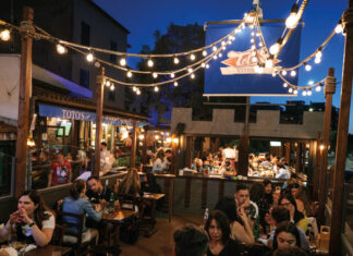 TOTO’S PUB